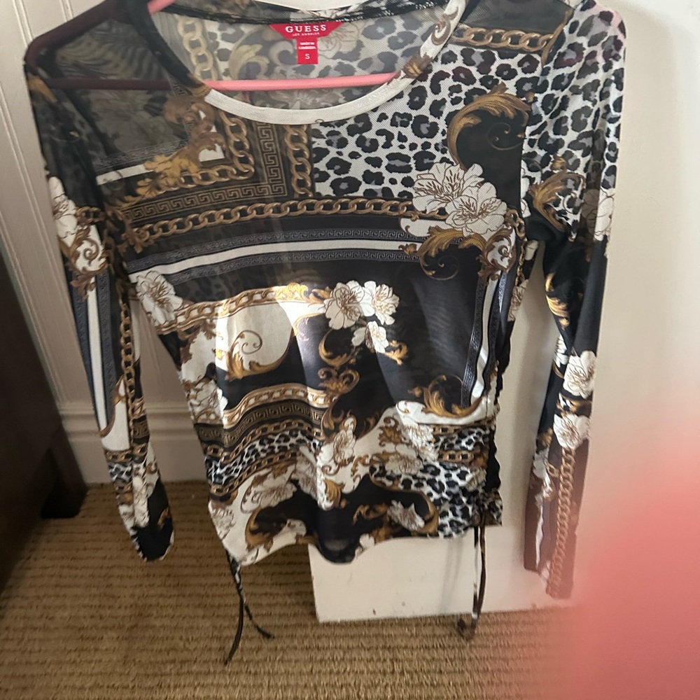 Cute sheer top guess size small